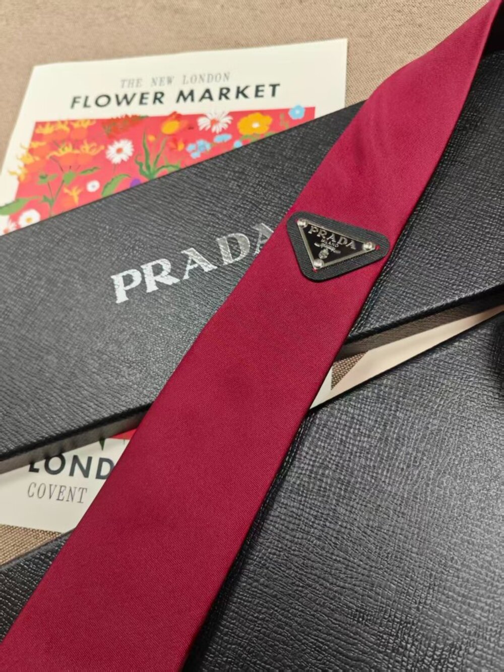 Brand New Prada Red Tie 😘💘 Comes with a gift box Fashion accessories - Picture 2 of 6